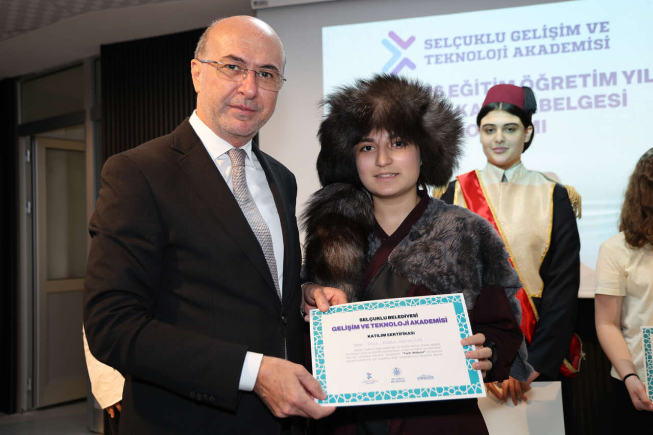 Konya’da geleceğin mucitleri sertifikalarını aldı 18